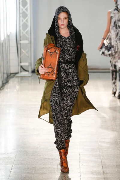 Look 7